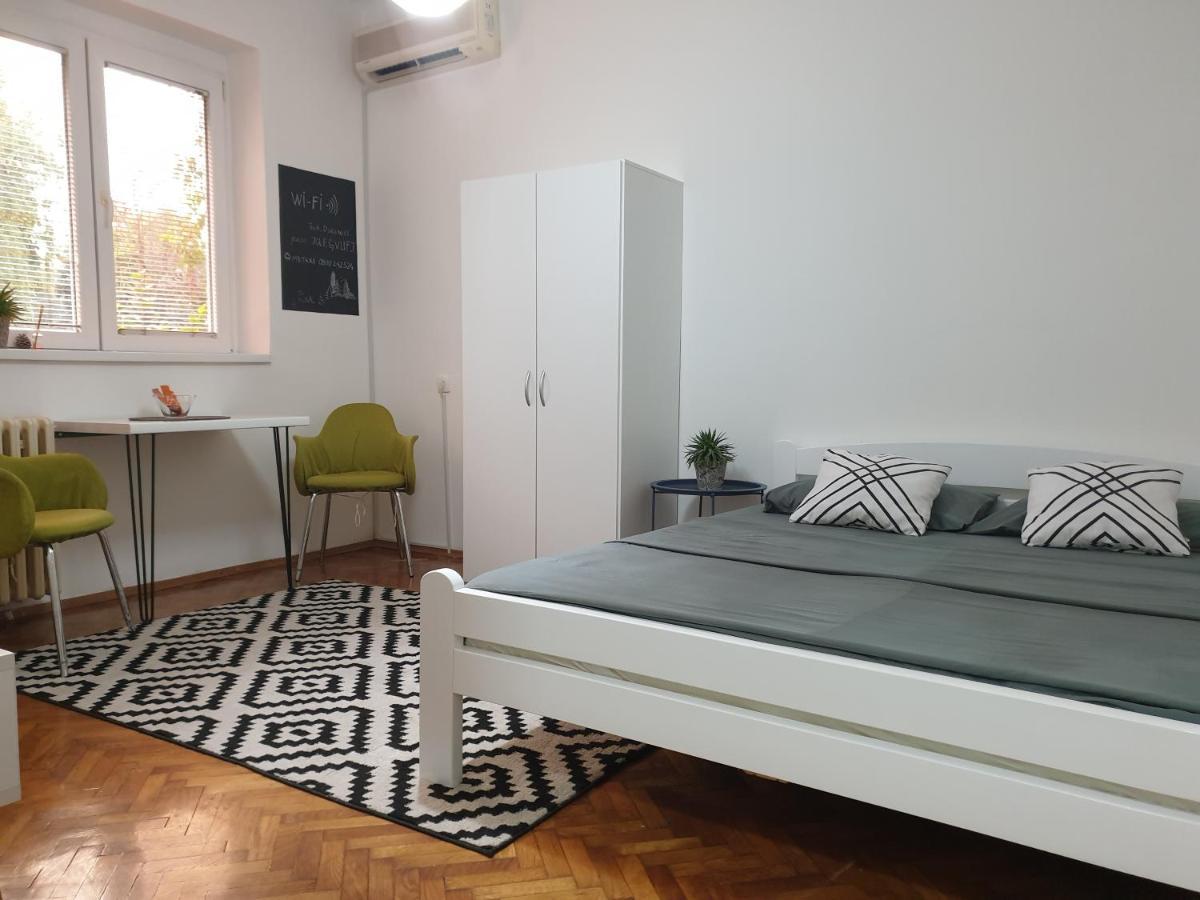 Apartman Park Jagodina-Studio U Centru Grada Exterior foto
